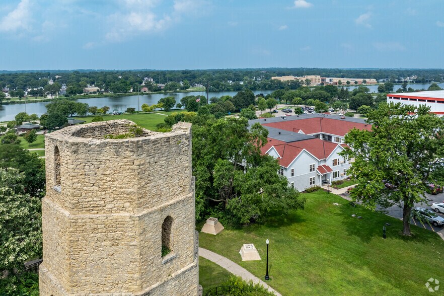 More Photos Of 1035 Pleasant St, Beloit Apartments For Lease