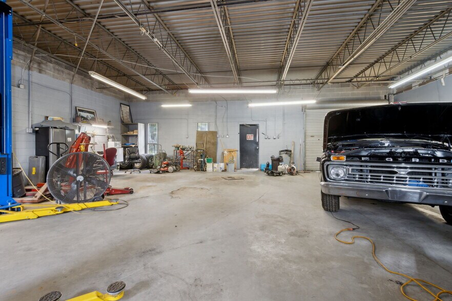 More Photos Of 1875 Airport Industrial Park Dr, Marietta Industrial For Sale