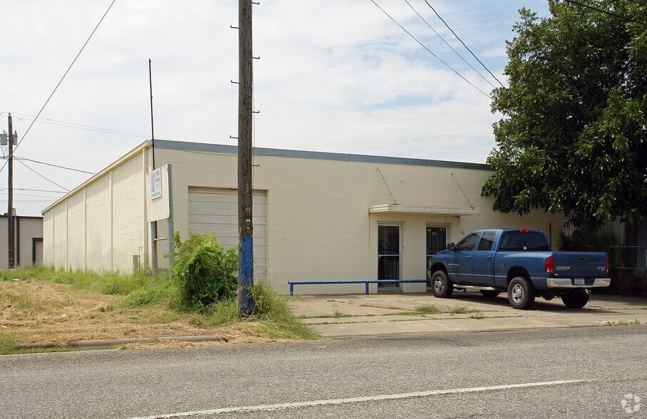 More Photos Of 1329 Laredo St, Corpus Christi Showroom For Sale