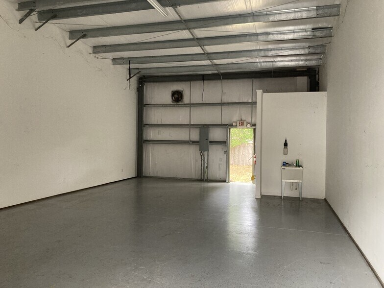 More Photos Of 617 S US 301, Sumterville Warehouse For Lease