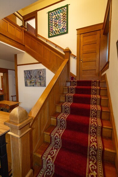 More Photos Of 340 NW 7th St, Corvallis Office For Sale