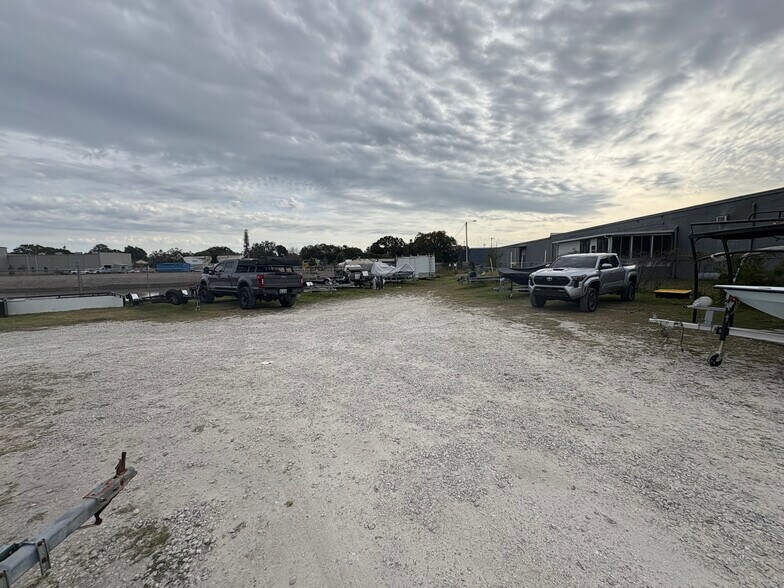 More Photos Of 3250 44th Ave N, Saint Petersburg Manufacturing For Lease
