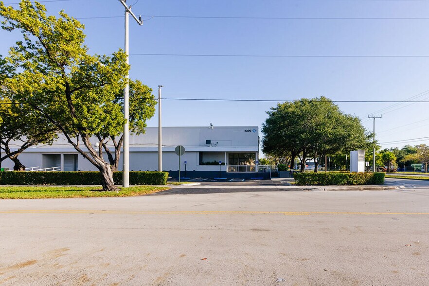 More Photos Of 4200 N 29th Ave, Hollywood Unknown For Lease