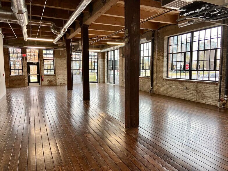 More Photos Of 1100-1102 N Delaware Ave, Philadelphia Office For Lease