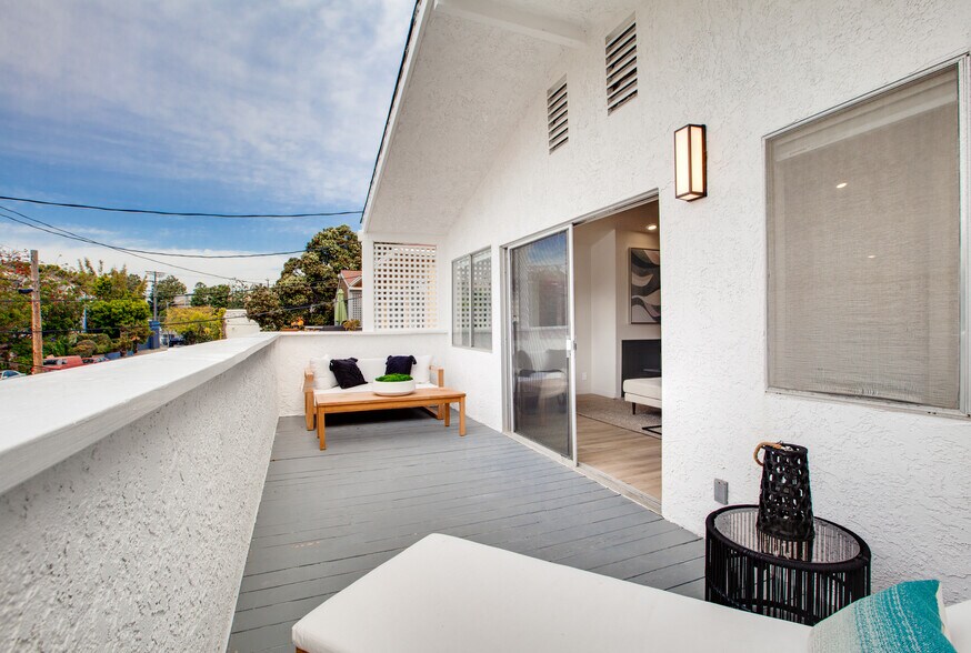 More Photos Of 1922 Canal St, Venice Apartments For Sale