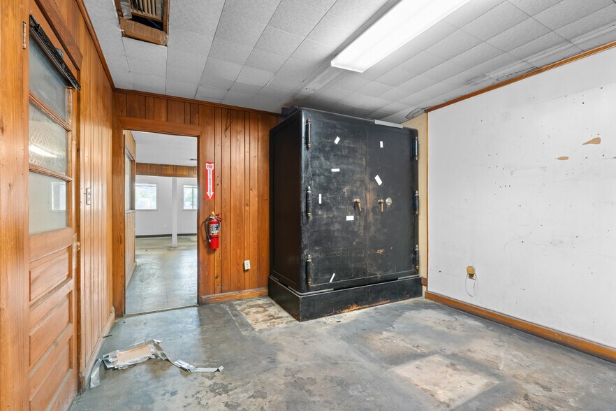 More Photos Of 1118 N Magnolia Ave, Ocala Warehouse For Sale