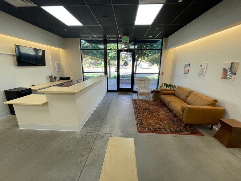More Photos Of 180 S Union Blvd, Lakewood Storefront For Lease