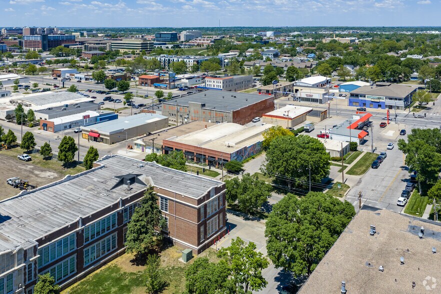 More Photos Of 2414 N St, Lincoln Showroom For Lease