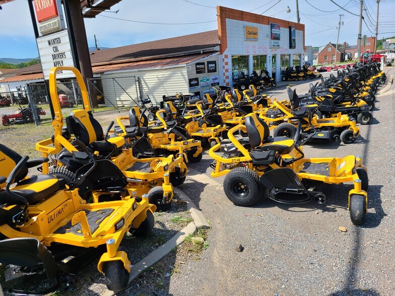 More Photos Of 3954 W Main St, Salem Freestanding For Sale