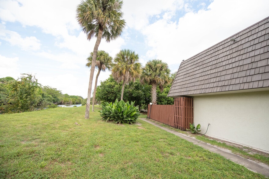 More Photos Of 1845 N Congress Ave, West Palm Beach Multifamily For Sale