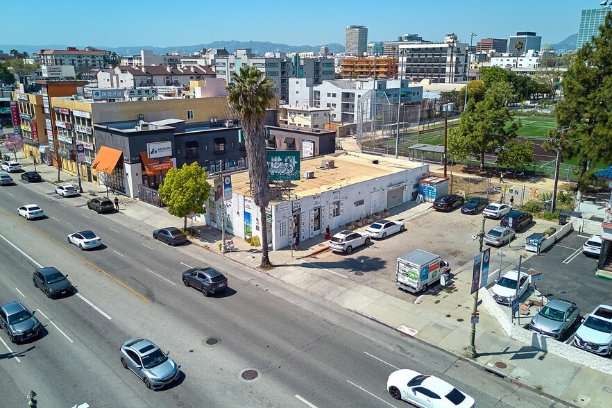 More Photos Of 3031 W Olympic Blvd, Los Angeles Freestanding For Lease