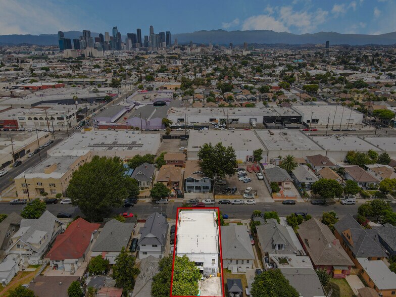 More Photos Of 326 E 35th St, Los Angeles Apartments For Sale