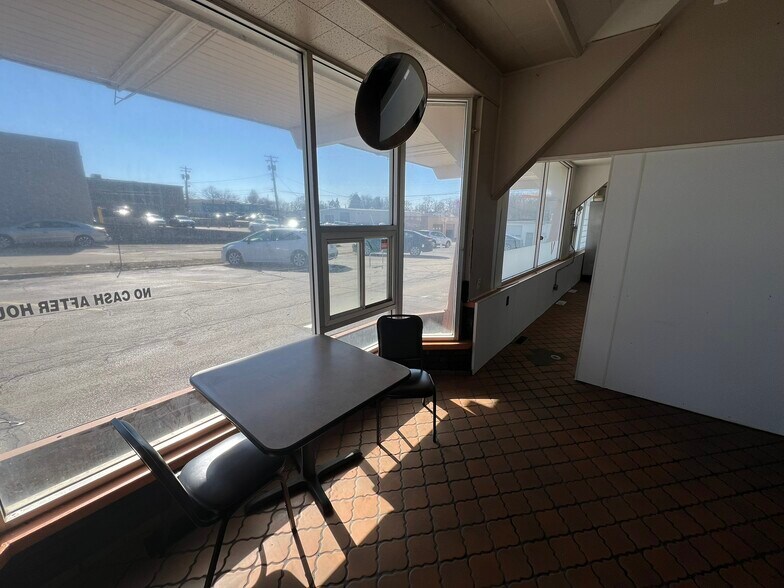 More Photos Of 2779 N Water, Decatur Freestanding For Lease