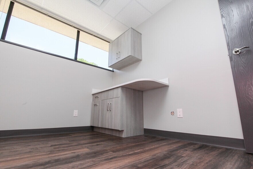 More Photos Of 38300 Van Dyke Ave, Sterling Heights Medical For Lease