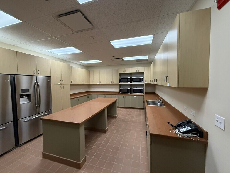 More Photos Of 437 Aviation Blvd, Santa Rosa Office For Sale