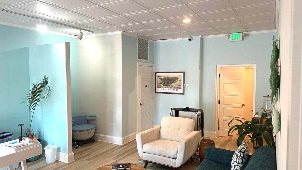 More Photos Of 1075 Duval St, Key West Apartments For Lease