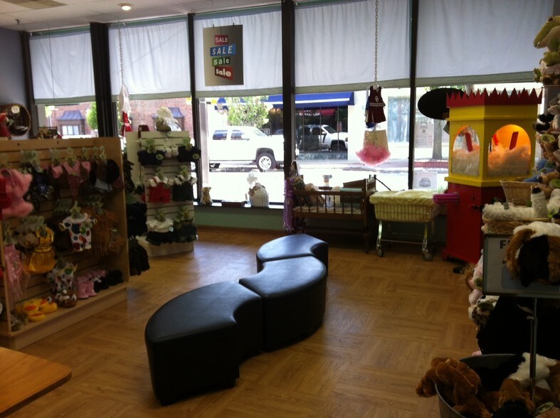 More Photos Of 100 E Park St, Olathe Office For Lease