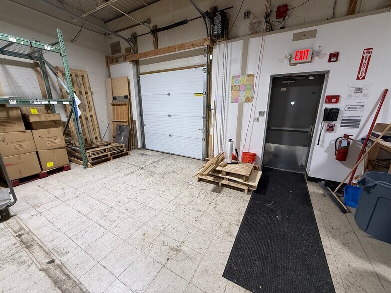More Photos Of 121 Friends Ln, Newtown Showroom For Lease