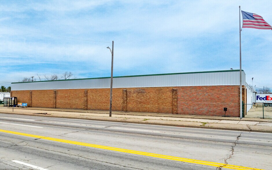 More Photos Of 3301 S Dort Hwy, Flint Warehouse For Lease