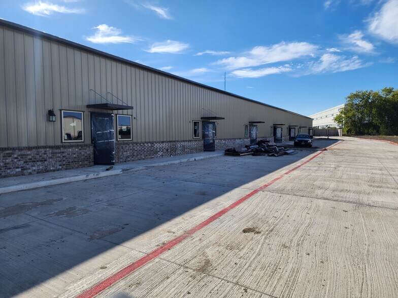 More Photos Of 3255 N McDonald St, McKinney Warehouse For Lease