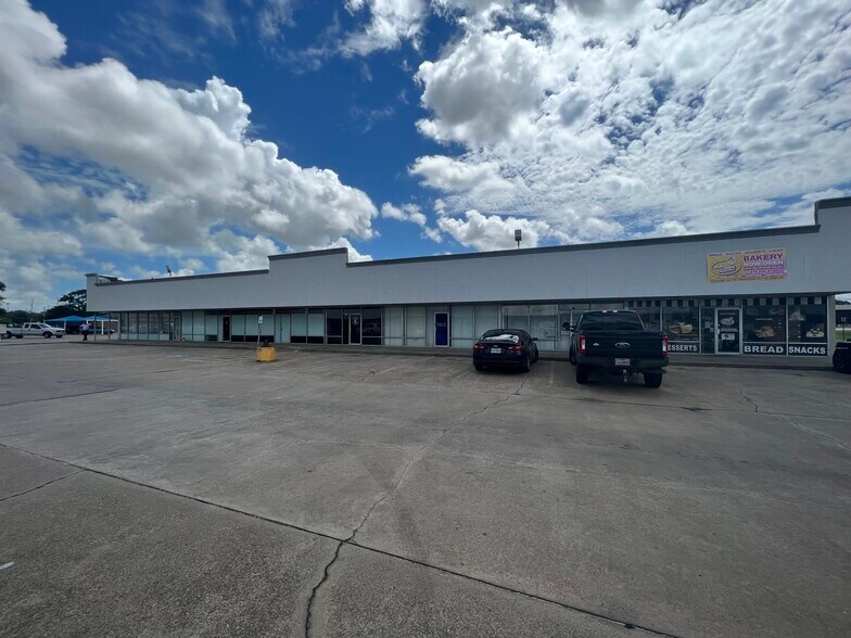 Primary Photo Of 101-161 North Brazosport Blvd, Clute Unknown For Lease