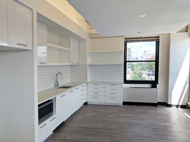 More Photos Of 6900 Wisconsin Ave, Bethesda Office For Lease