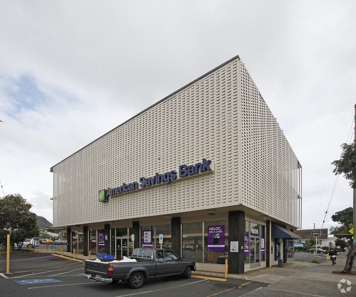 More Photos Of 1806 S King St, Honolulu Bank For Lease