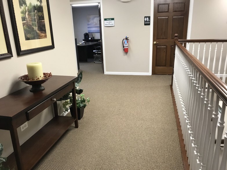 More Photos Of 511 Eichler Dr, West Dundee Loft Creative Space For Lease