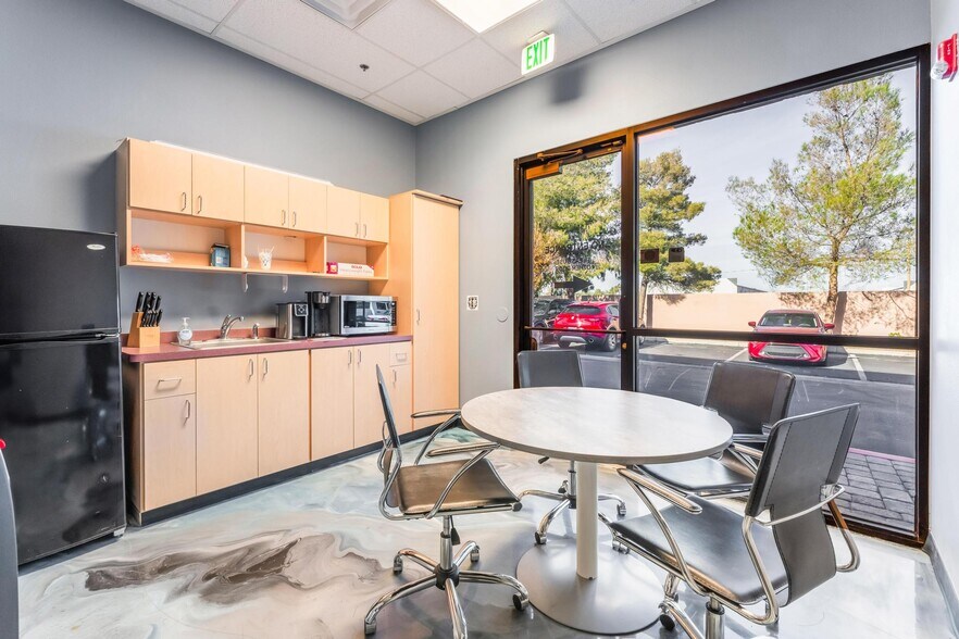 More Photos Of 6230 McLeod Dr, Las Vegas Office For Sale