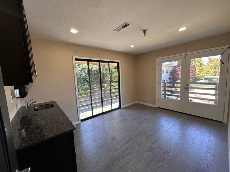 More Photos Of 910 Major Sherman Ln, Monterey Medical For Lease