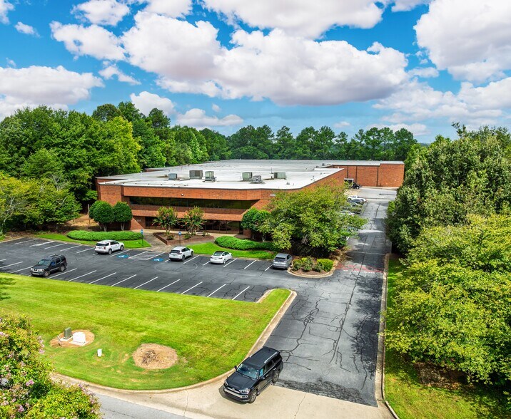 More Photos Of 4385 International Blvd, Norcross Distribution For Sale
