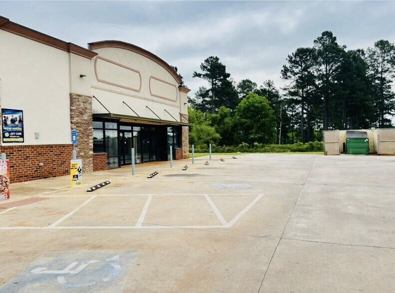 More Photos Of 403 E Church St, Fort Valley Convenience Store For Lease