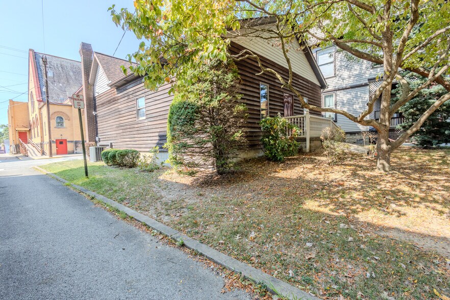 More Photos Of 310 Mulberry St, Scottdale Medical For Lease