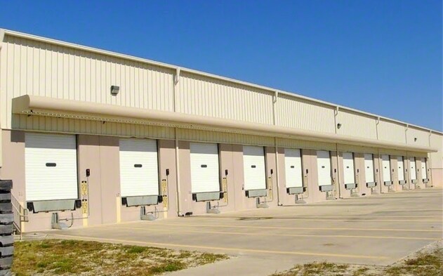 More Photos Of 13037 Distribution Blvd, Lake Placid Distribution For Lease