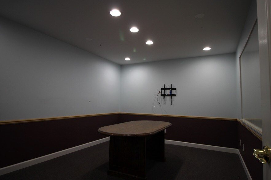 More Photos Of 10151-10171 Bergin Rd, Howell Flex For Lease