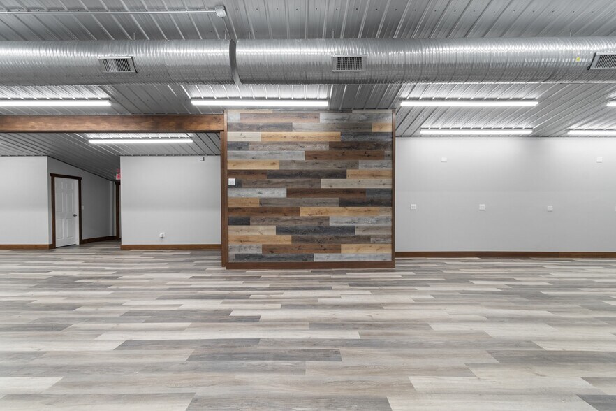 More Photos Of 4291 Manchester Ave NW, North Lawrence Office For Sale