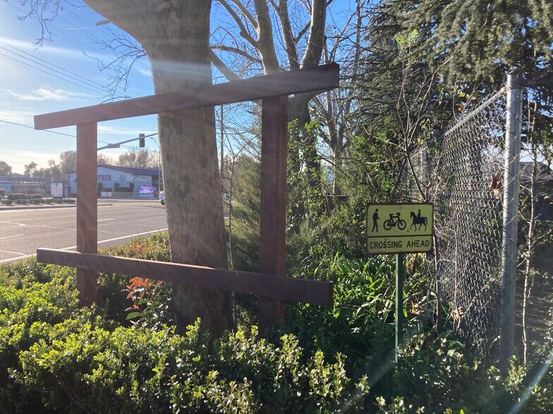 More Photos Of 870 Hartnell Ave, Redding Garden Center For Sale