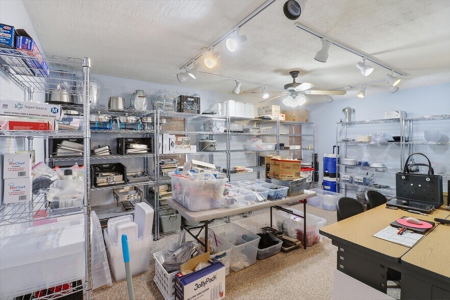 More Photos Of 823 NE 5th St, Crystal River Office For Sale