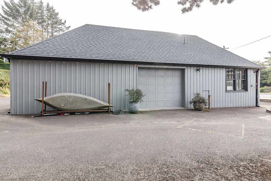 More Photos Of 3110 SE Highway 101, Lincoln City Storefront For Sale