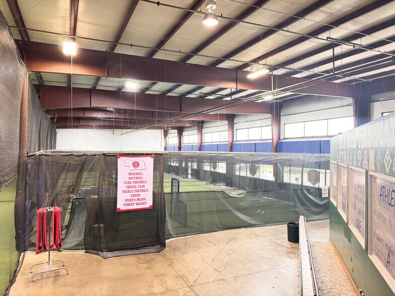 More Photos Of 8840 S 137th Cir, Omaha Warehouse For Lease