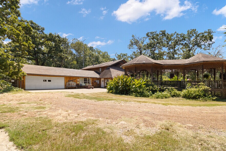 More Photos Of 750 N US Highway 287, Palestine Multifamily For Sale