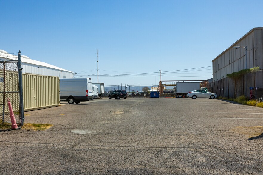 More Photos Of 811 E Jackson St, Phoenix Distribution For Sale