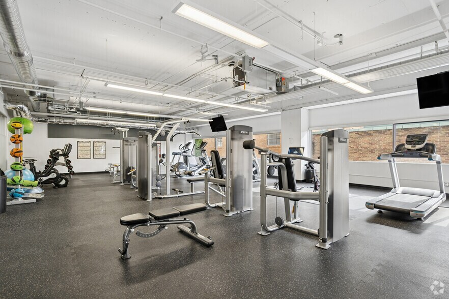 More Photos Of 2815 2nd Ave, Seattle Office For Sale
