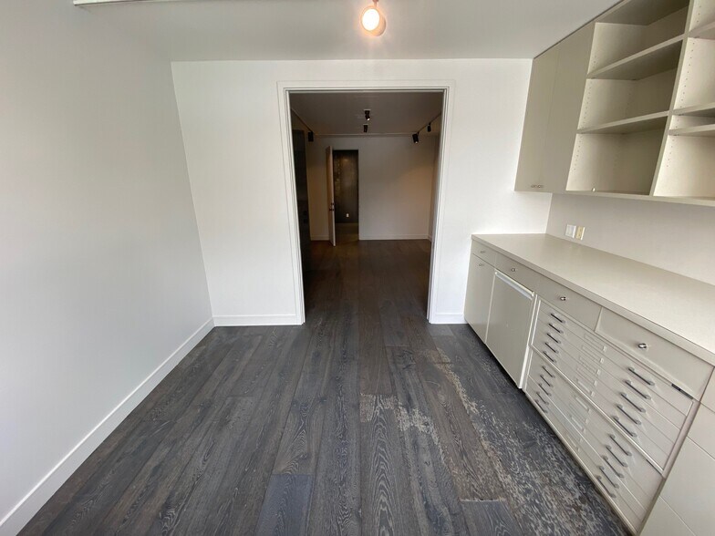 More Photos Of 101-109 S Robertson Blvd, Los Angeles Loft Creative Space For Lease