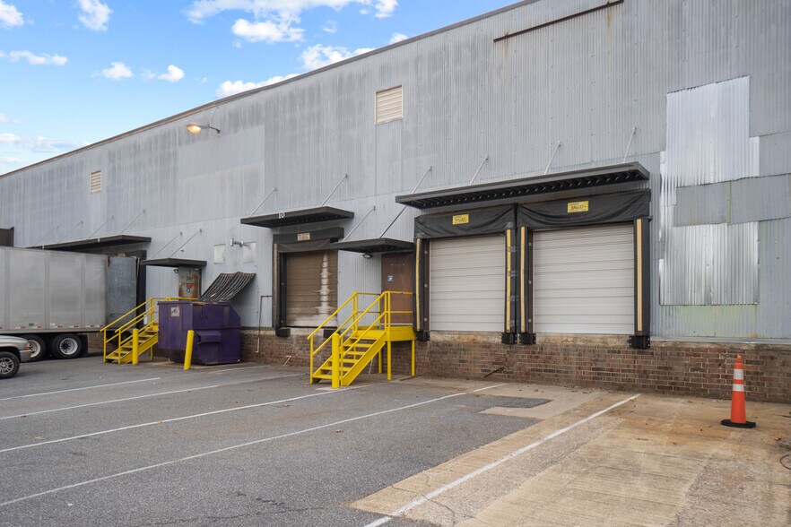 More Photos Of 207 20th St SE, Hickory Warehouse For Sale