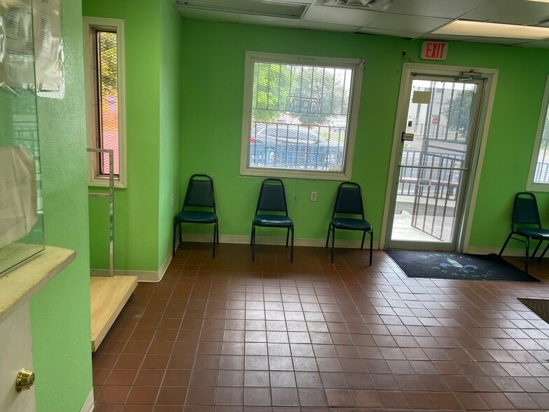 More Photos Of 2600 S Claiborne Ave, New Orleans General Retail For Sale