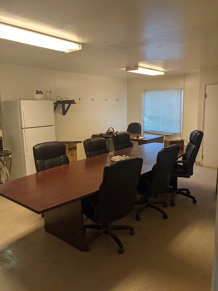 More Photos Of 1537 Kern St, Taft Warehouse For Lease