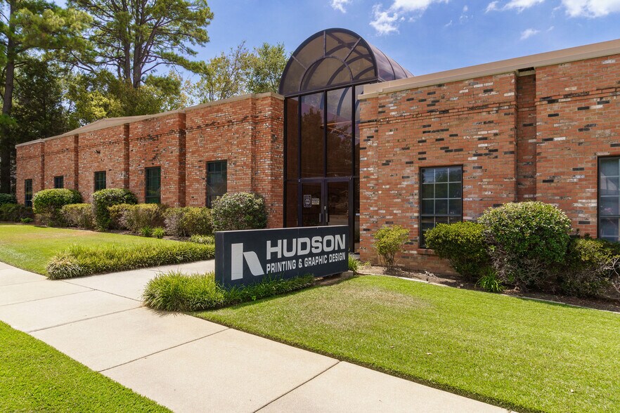 More Photos Of 611 S Mobberly Ave, Longview Flex For Sale