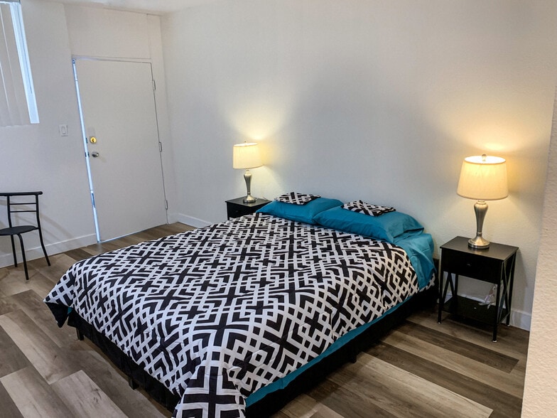 More Photos Of 200 S 8th St, Las Vegas Apartments For Sale