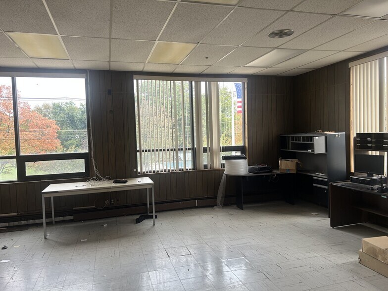 More Photos Of 21 Park Ave, Somerville Police Fire Station For Lease